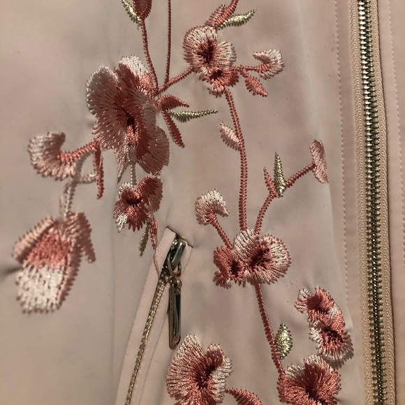 LIMITED EDITION White house Black market blush pink floral jacket. size medium. - Picture 2 of 5